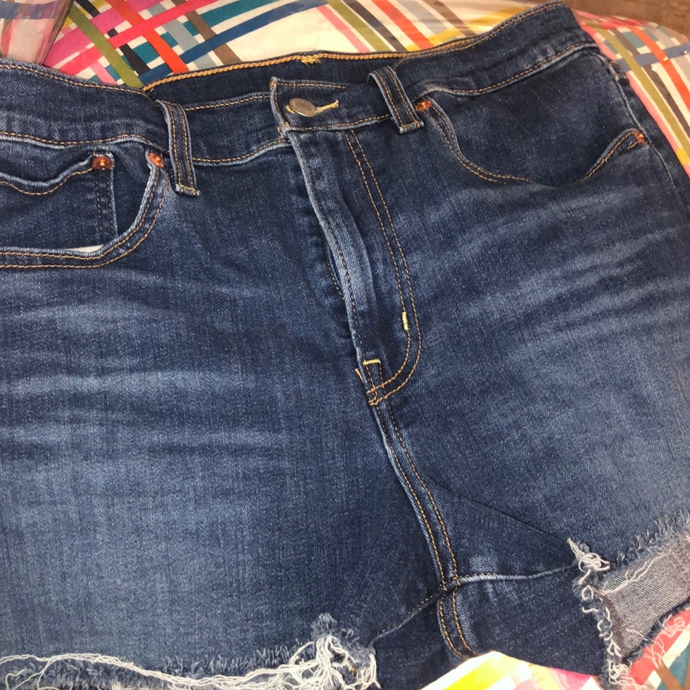 LEVI SHORTS - Picture 2 of 3